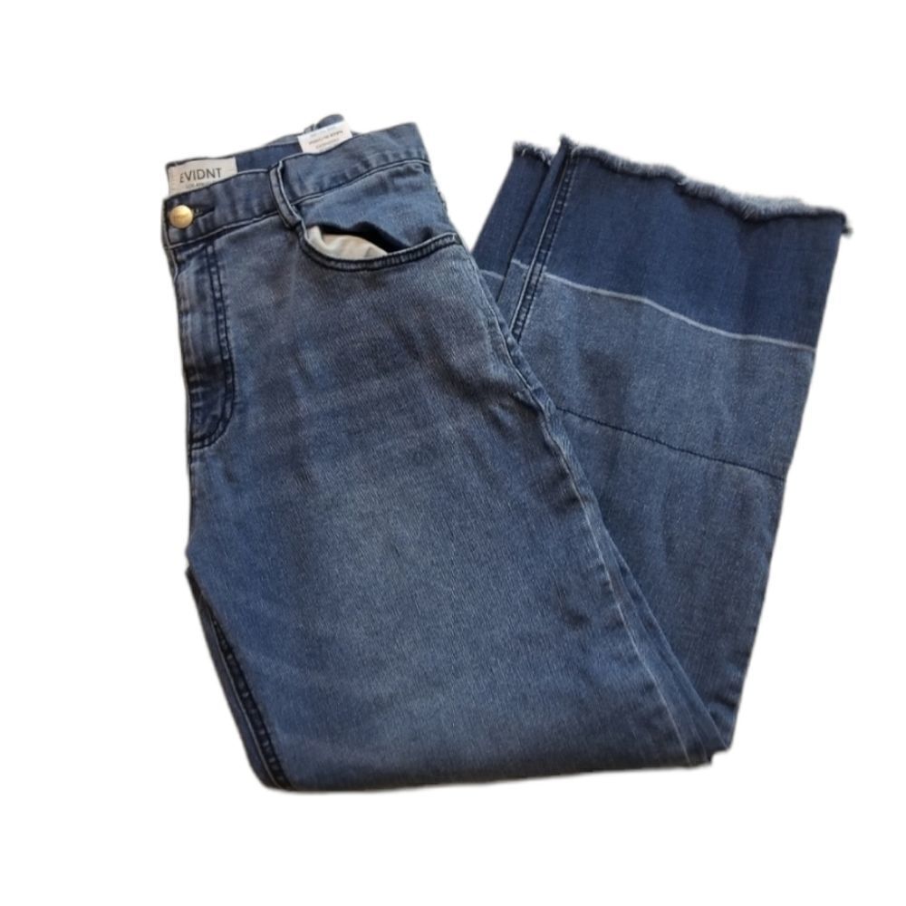 EVIDNT Los Angeles Denim Frayed Hem Capris Size 29‎